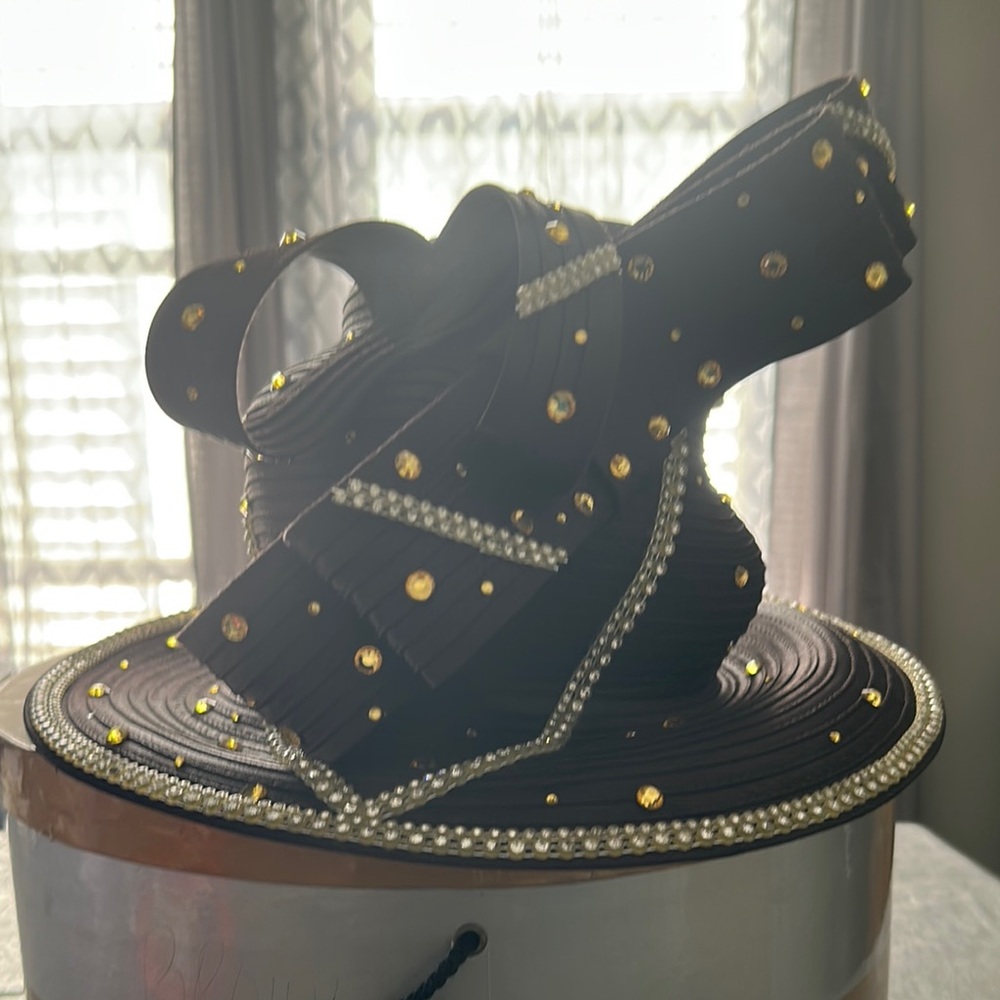 Black and Gold Elegant Shoes with Metallic Accents